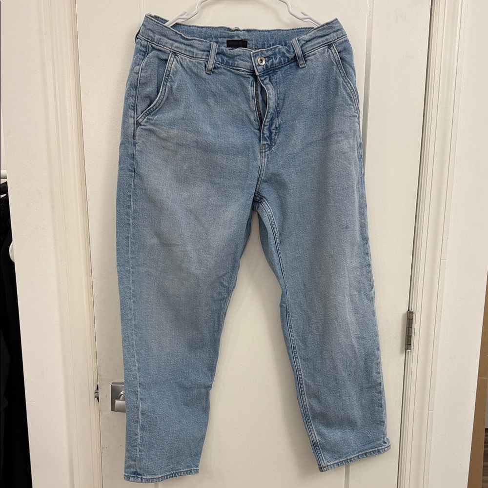 Uniqlo Men's Relaxed Jeans in Light Blue